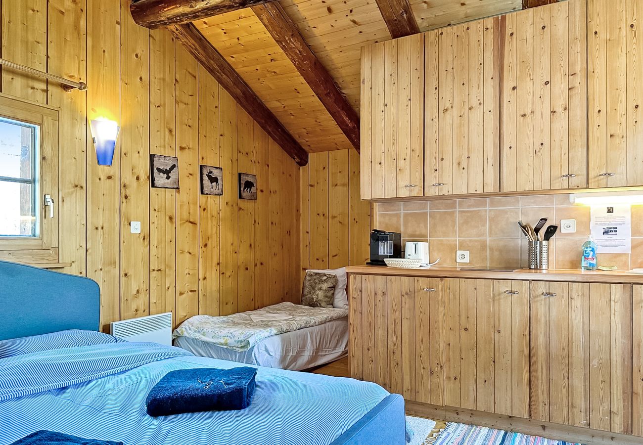 Nebengebäude Hauptchalet mit WC und Kochnische 