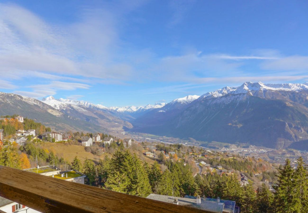 Ferienwohnung in Crans-Montana - Pied-à-terre in Crans-Montana, pool and view - Swi