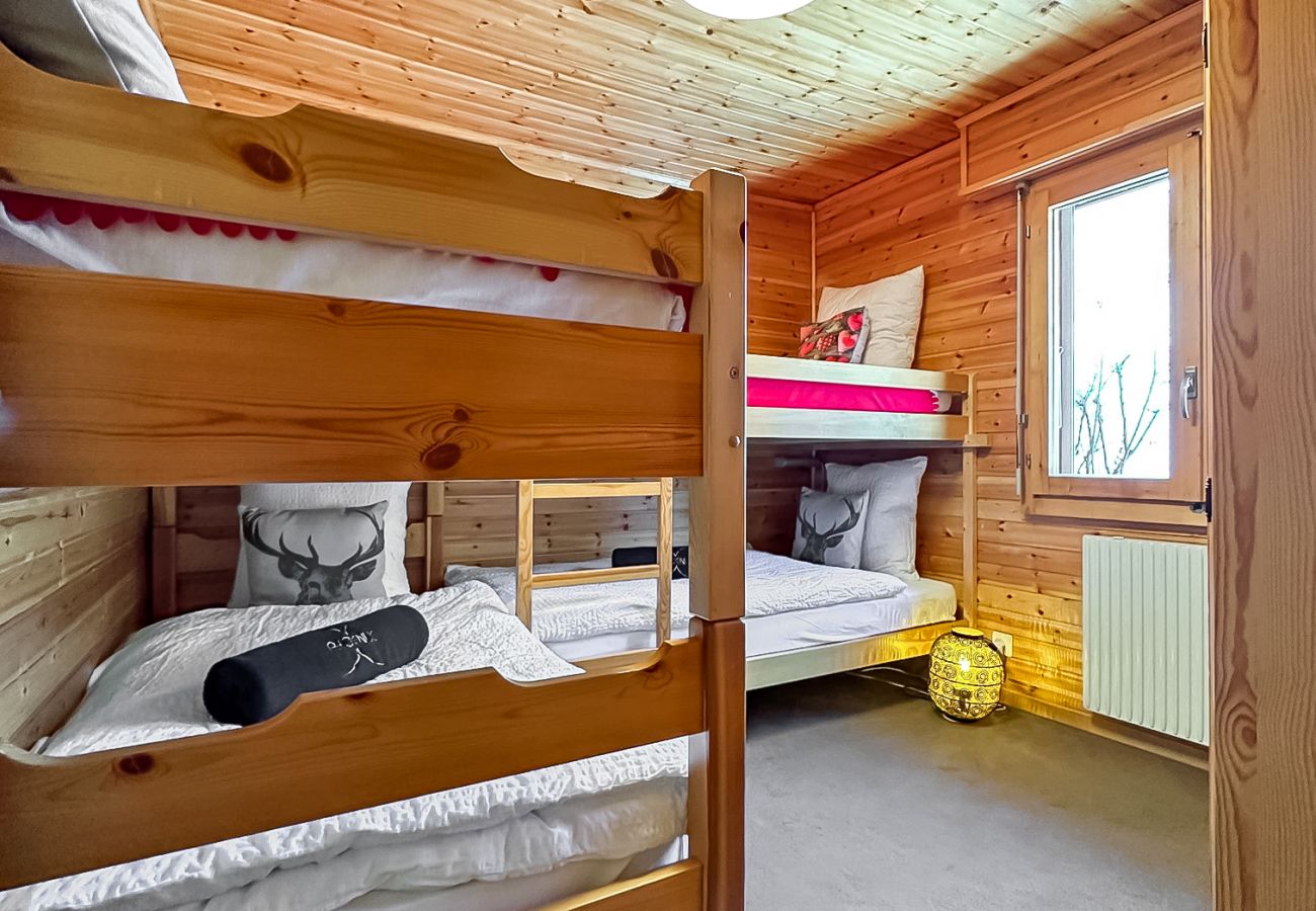 Geräumiges Zimmer, ideal für einen Familienurlaub, mit zwei Etagenbetten