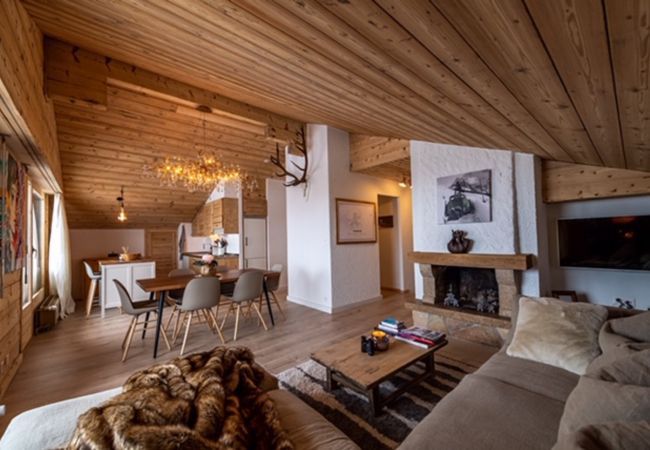Gemütliches Wohnzimmer eines Ski-in-Ski-out-Anwesens im Skigebiet Verbier 4vallées