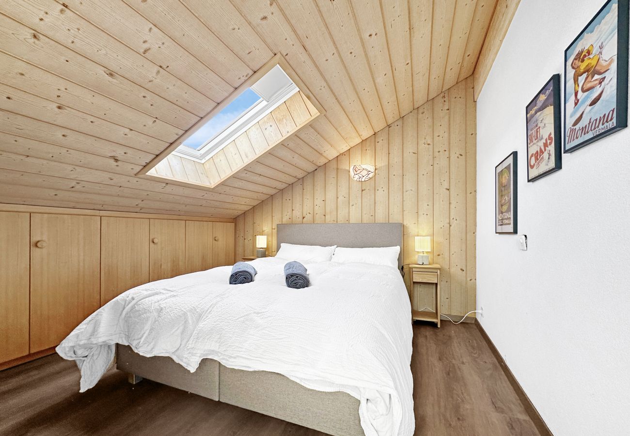 Ferienwohnung in Mollens - Family Penthouse with view of the Swiss Alps