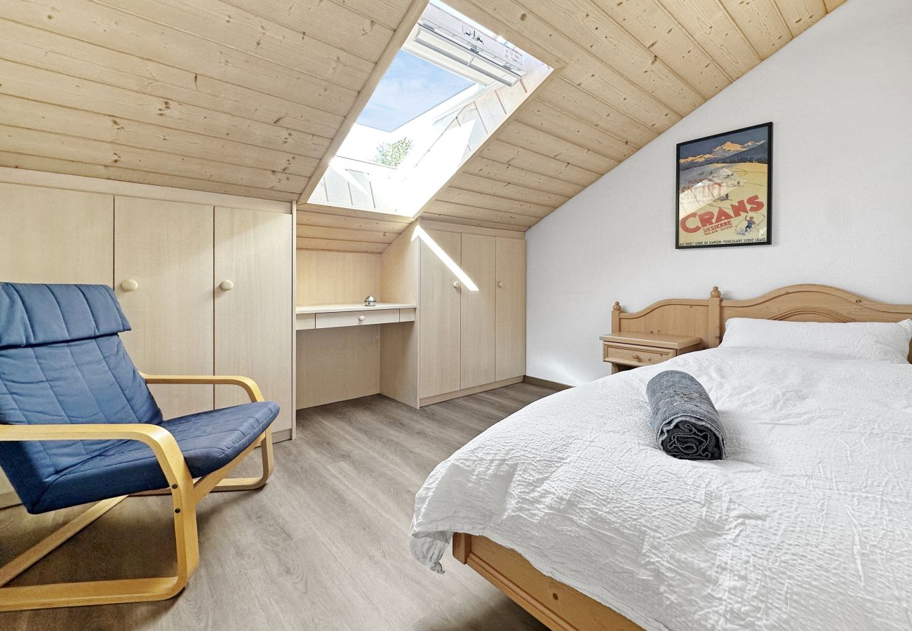 Ferienwohnung in Mollens - Family Penthouse with view of the Swiss Alps