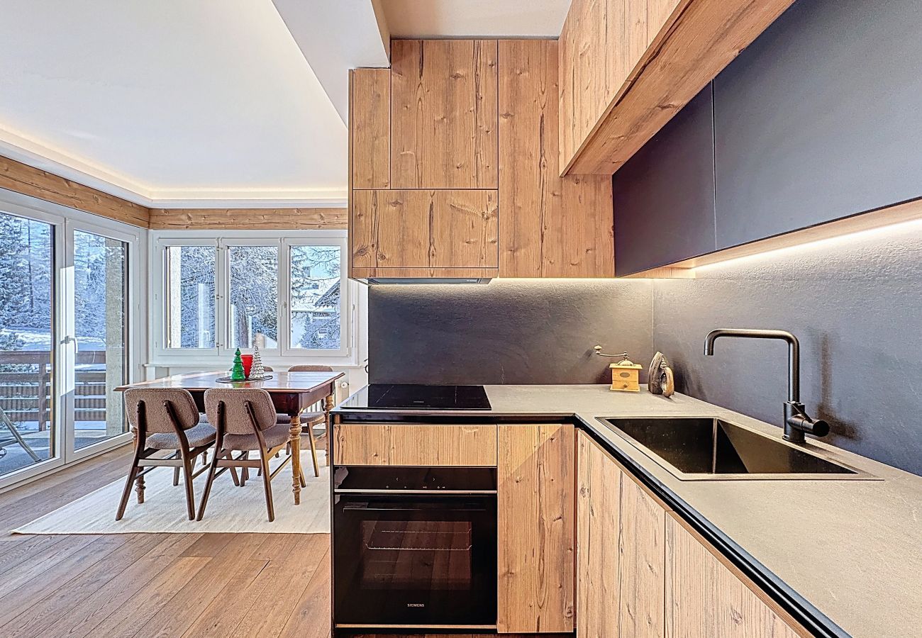 Ferienwohnung in Crans-Montana - From green to slopes - Alpine ski and golf  condo