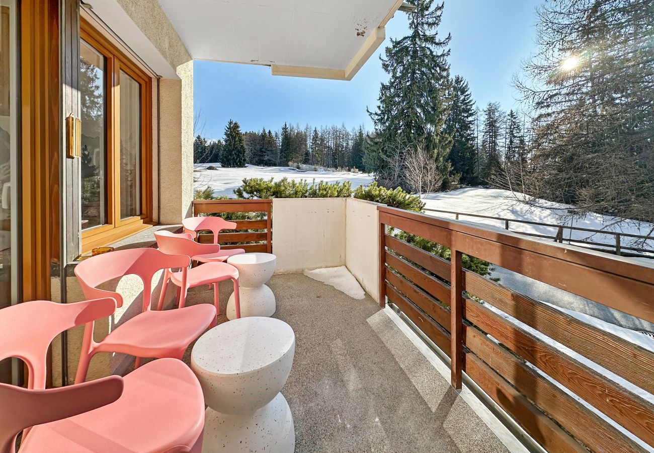 Ferienwohnung in Crans-Montana - From green to slopes - Alpine ski and golf  condo