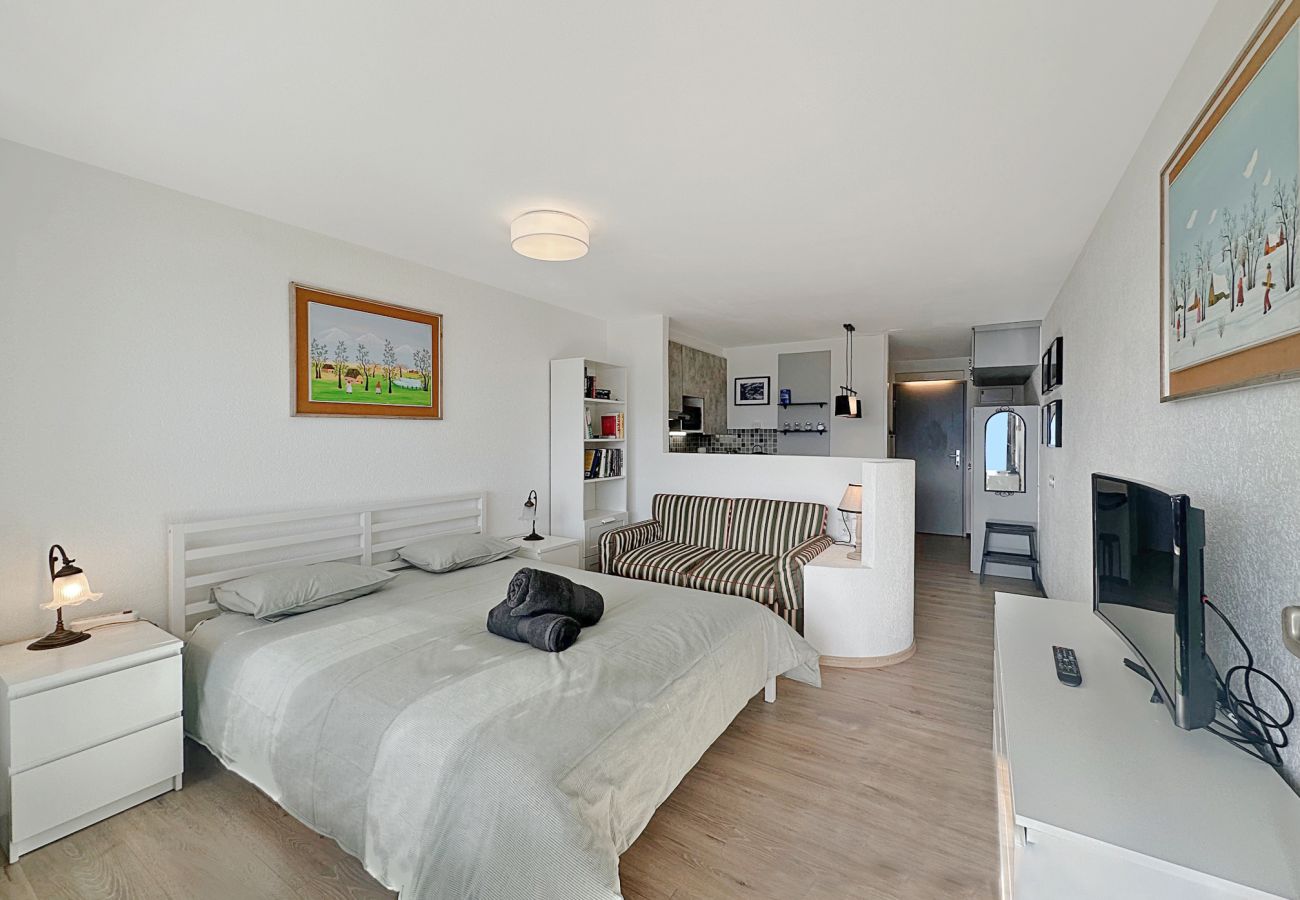 Studio in Crans-Montana - Alpine Club Retreat – Central Studio, Pool & View