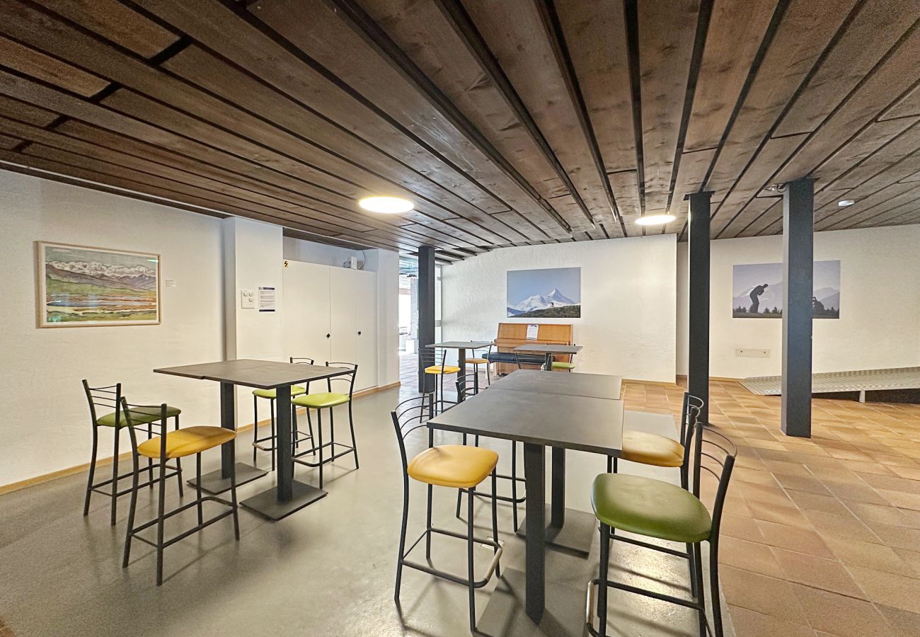 Studio in Crans-Montana - Alpine Club Retreat – Central Studio, Pool & View