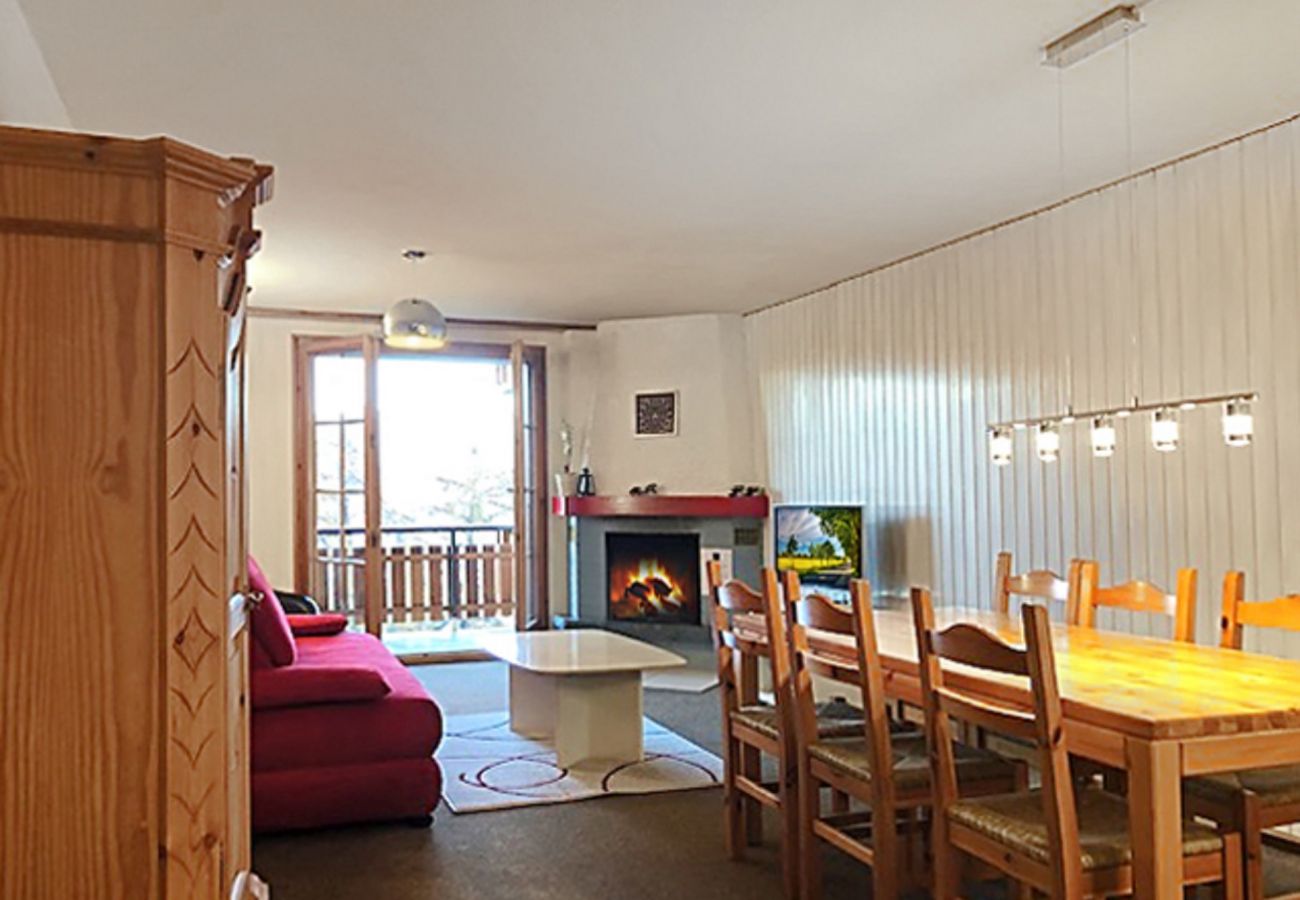 Fitted kitchen, spacious living room, terrace 