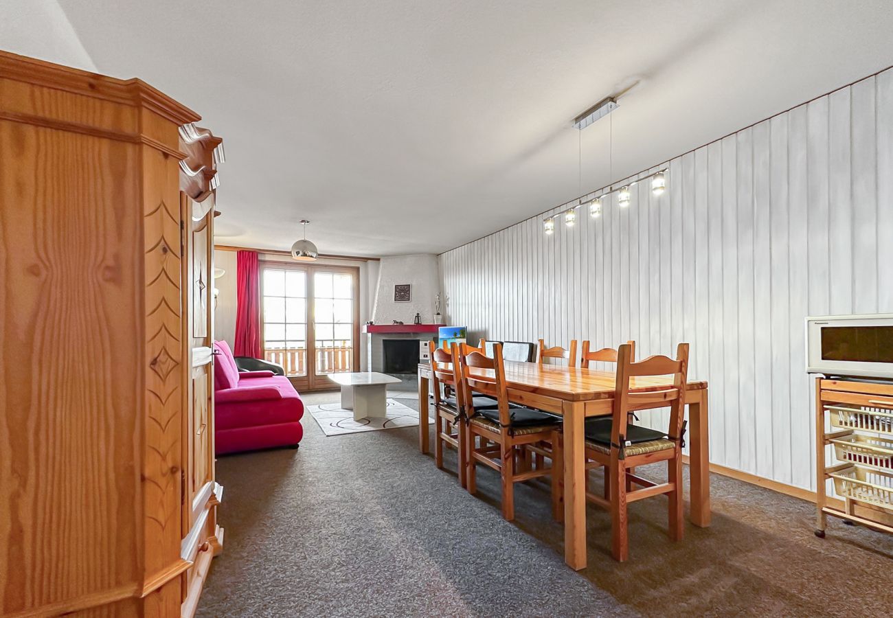 Large fully-equipped living room with access to the terrace