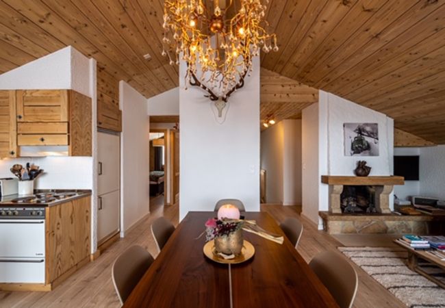 Cozy open living room of a ski-in ski-out property in the Verbier 4vallées area