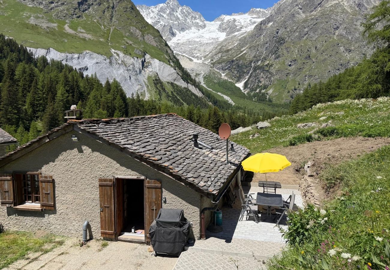 Chalet in La Fouly - Chalet Le Basset - Family Chalet in the Swiss Alps