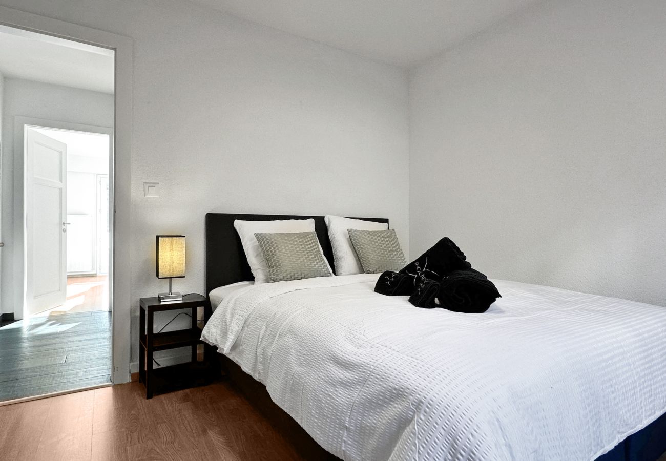 Bright, cosy bedroom with queen-size bed