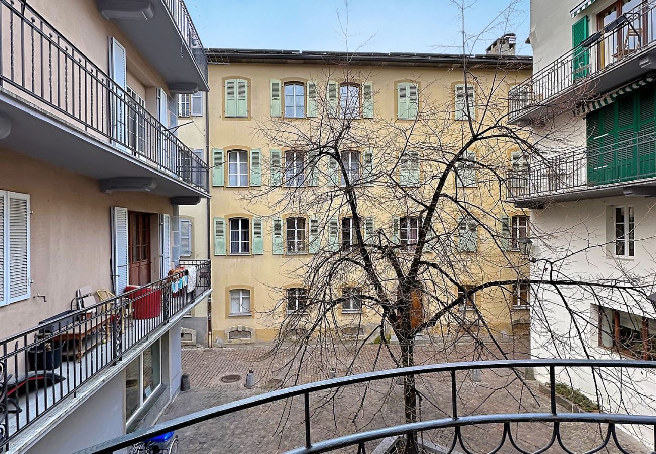 View of a charming square just a stone's throw from rue du Grand Pont