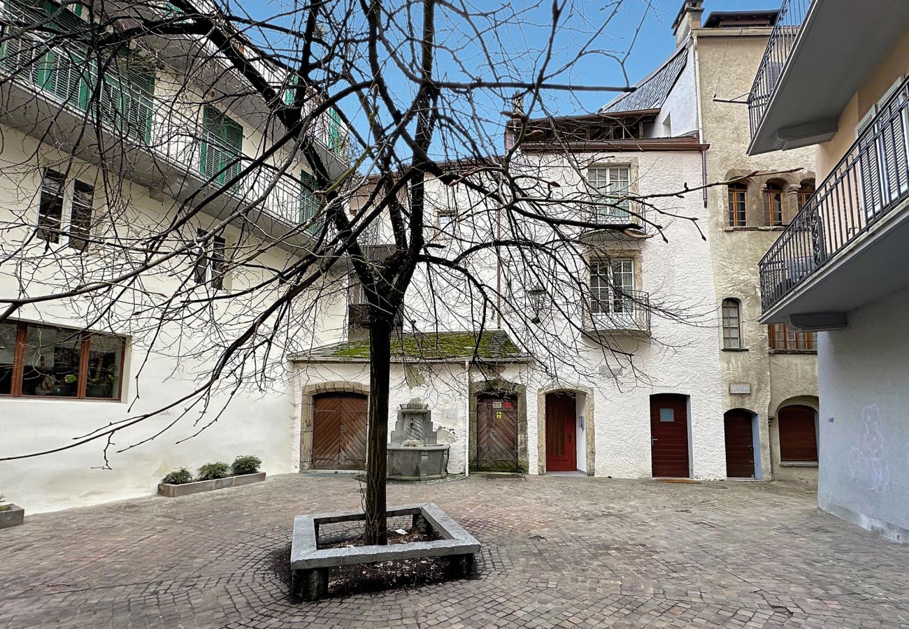 Elegant façade of the building housing Studio 505