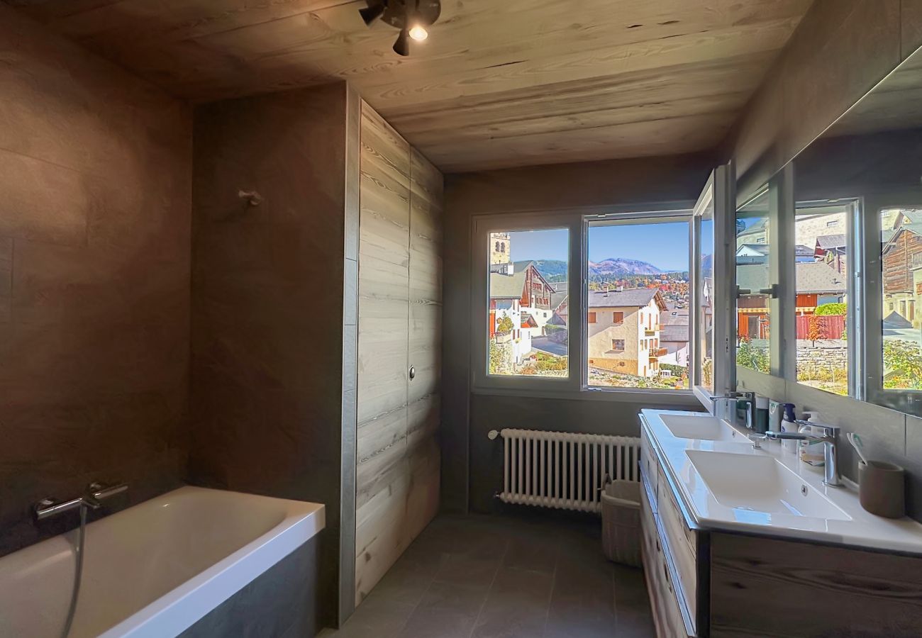 Chalet in Lens - The Gathering Lodge - Crans Montana - Swiss Alps