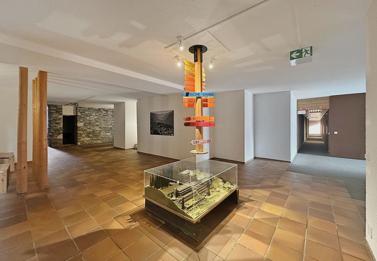 Studio in Crans-Montana - Alpine Club Retreat – Central Studio, Pool & View