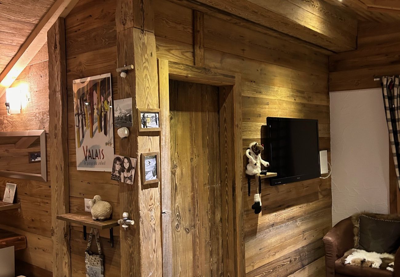 Apartment in Zermatt - Matterhorn Alpine Hideaway – Cozy Renovated Apartm
