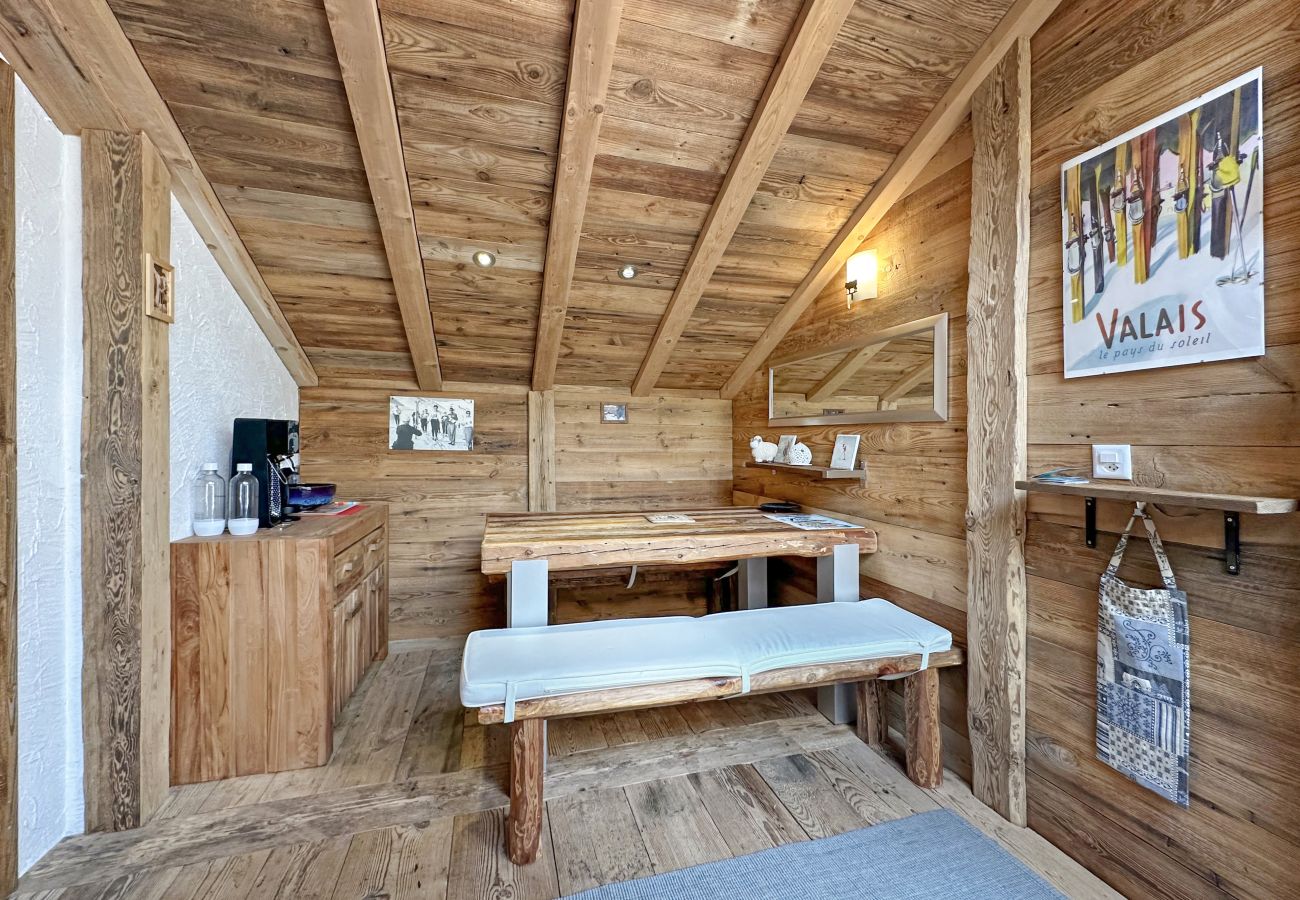 Apartment in Zermatt - Matterhorn Alpine Hideaway – Cozy Renovated Apartm
