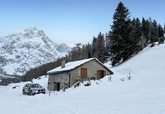 Chalet à La Fouly - Chalet Le Basset - Family Chalet in the Swiss Alps