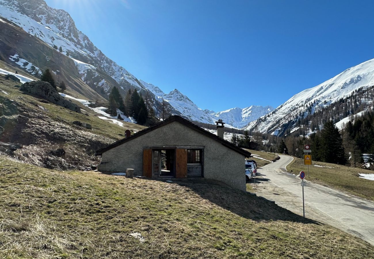 Chalet à La Fouly - Chalet Le Basset - Family Chalet in the Swiss Alps