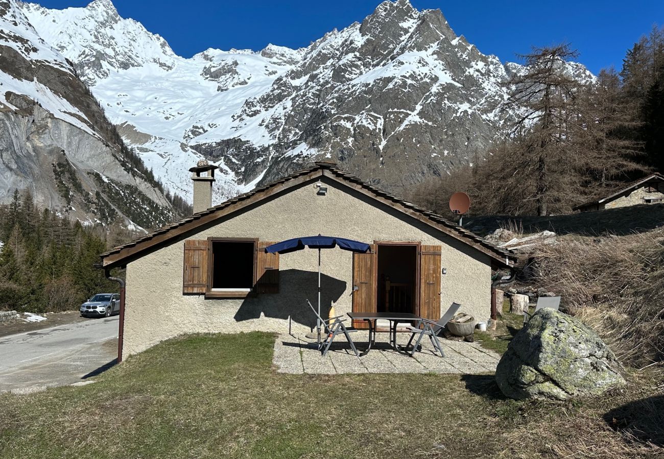 Chalet à La Fouly - Chalet Le Basset - Family Chalet in the Swiss Alps