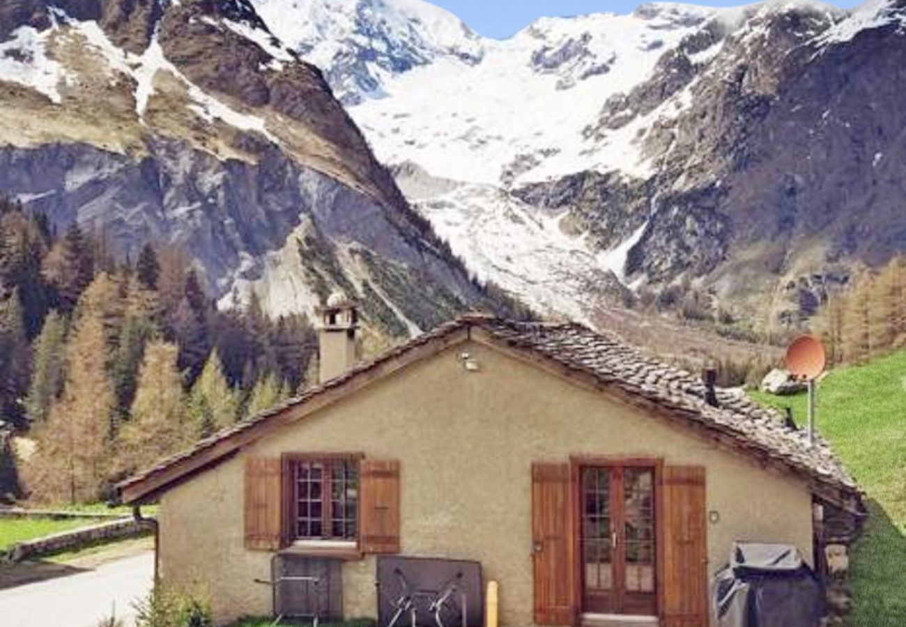 Chalet à La Fouly - Chalet Le Basset - Family Chalet in the Swiss Alps