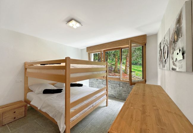 Chambre confortable avec lits superposés doubles