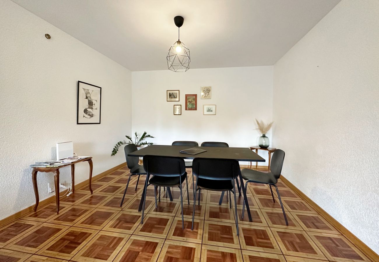 Espace salle à manger accueillant pour partager des moments conviviaux