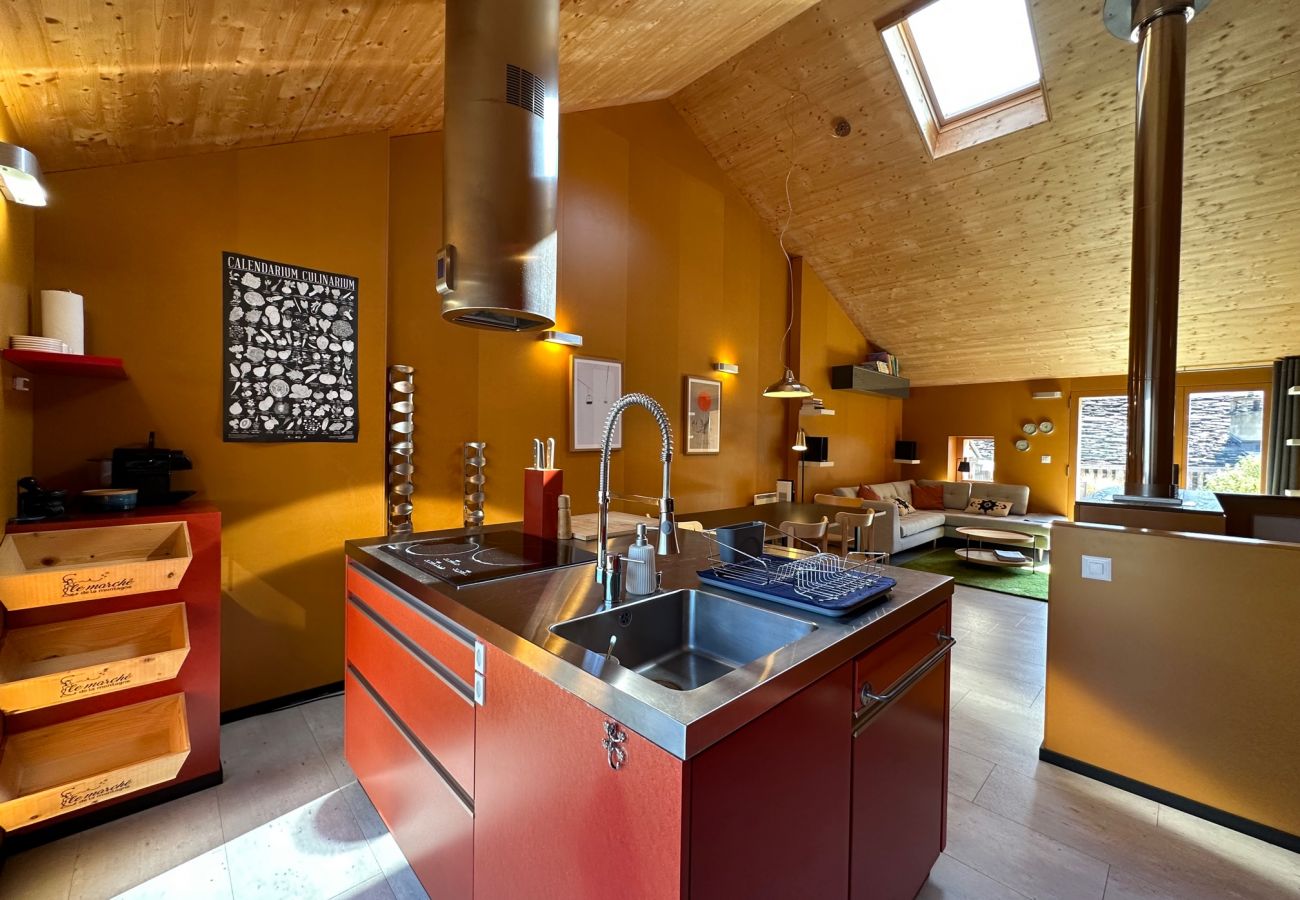 Cuisine moderne et lumineuse ouverte sur le séjour