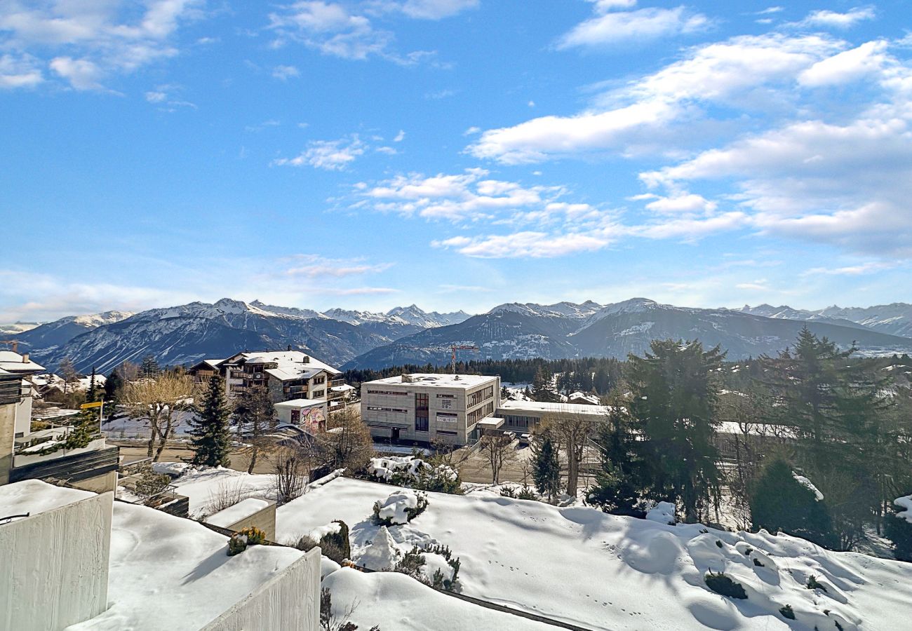 Studio à Crans-Montana - Alpine Club Retreat – Central Studio, Pool & View