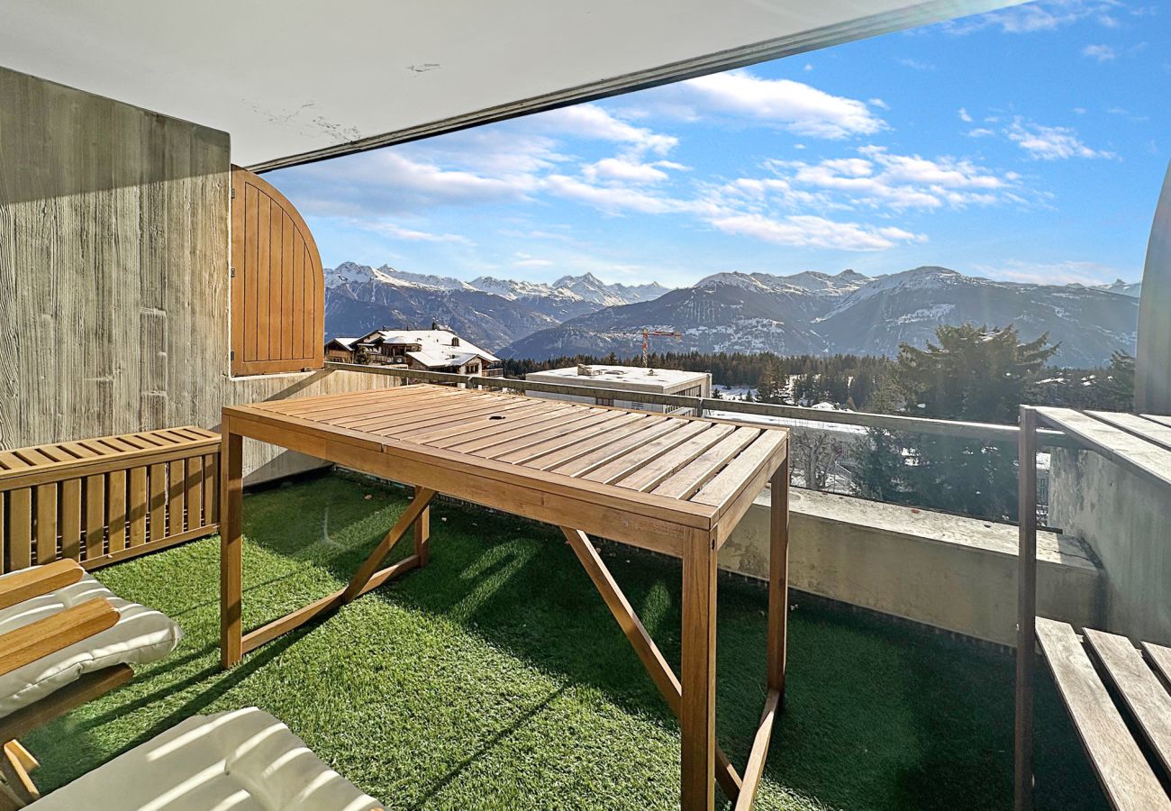 Studio à Crans-Montana - Alpine Club Retreat – Central Studio, Pool & View