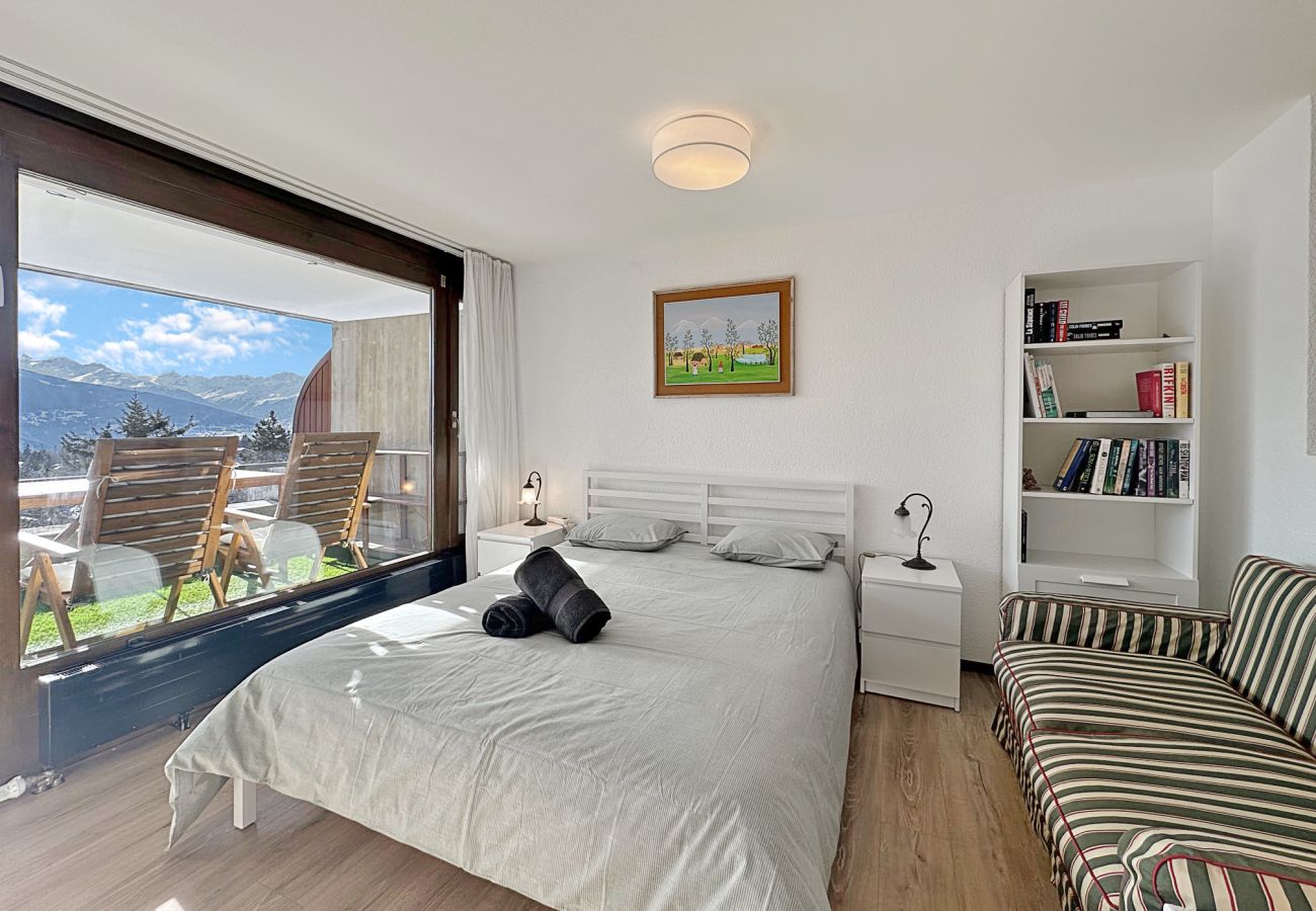 Studio à Crans-Montana - Alpine Club Retreat – Central Studio, Pool & View